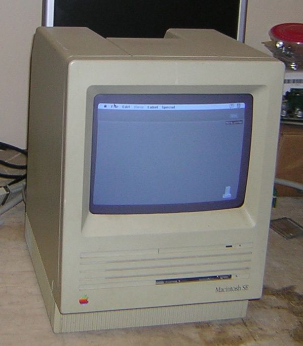 TWO Macintosh SE Model No. M5011 | Applefritter
